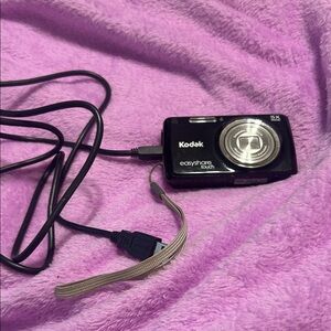 Gently Used Kodak EasyShare Touch M577Camera. USB charge cord included .